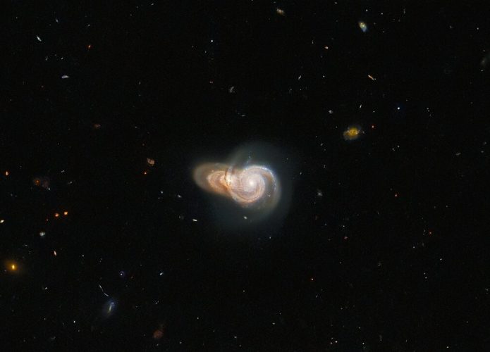 galaxias-sobrepostas-hubble