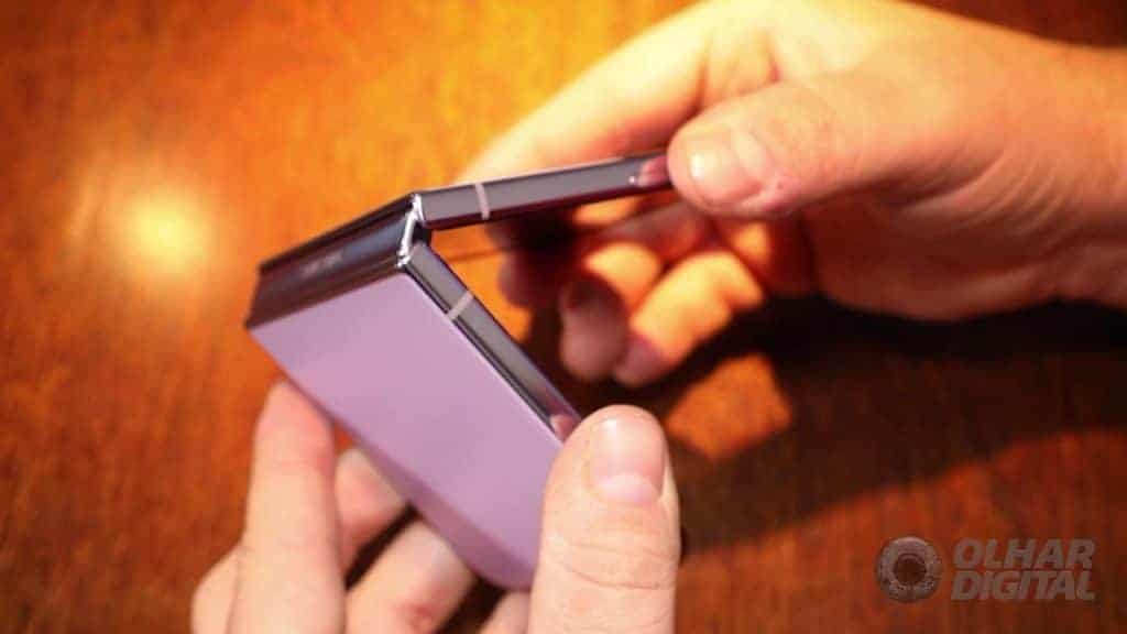 Galaxy Z Flip 4 (Imagem: Mario Kurth/Olhar Digital)