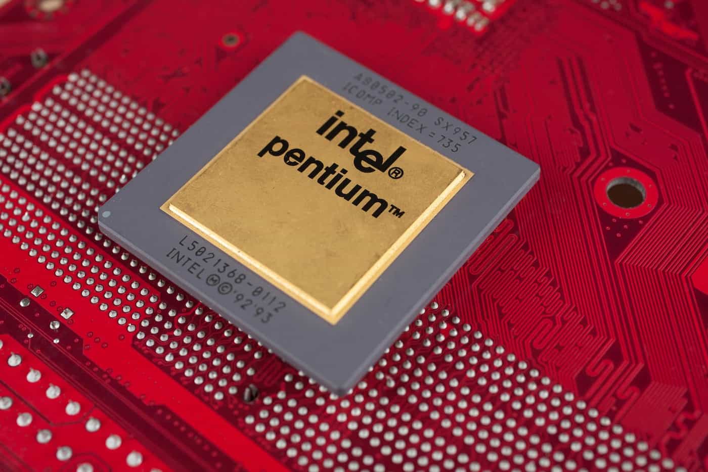 Intel Pentium em circuito vermelho