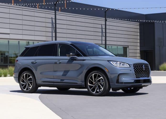 Novo Lincoln Corsair chega ao mercado em 2023 com mudança de faixa automática