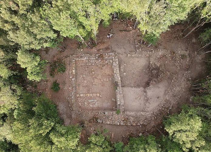 necropole-estruscos-romanos-sitio-arqueologico-695x500
