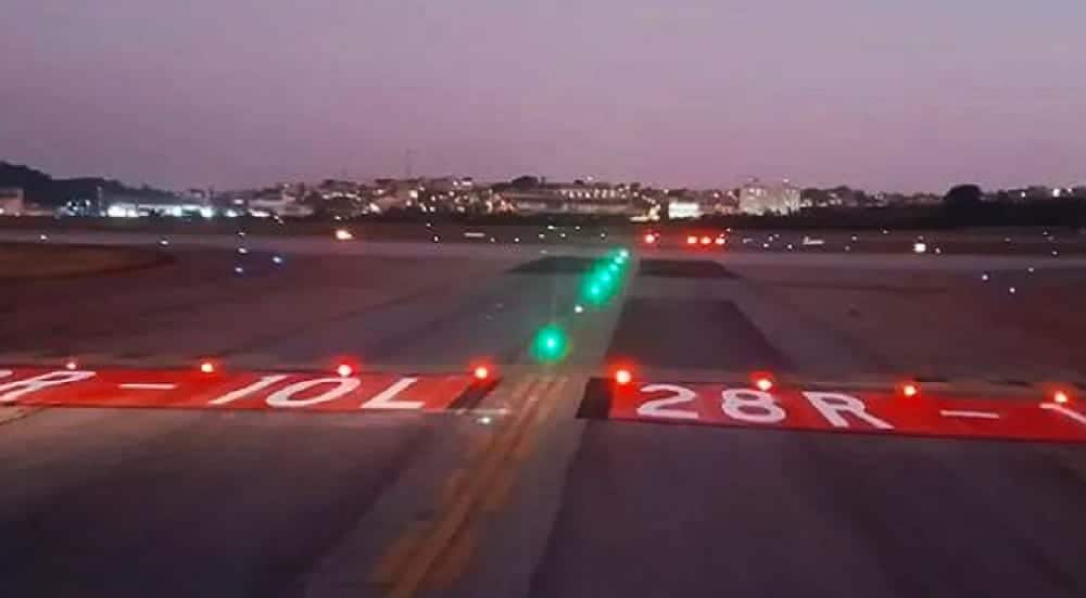 Entenda por que o magnetismo da Terra está provocando alterações em aeroportos