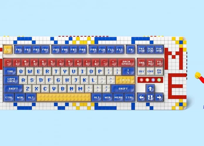 Um teclado mecânico no qual todas as teclas são peças de Lego