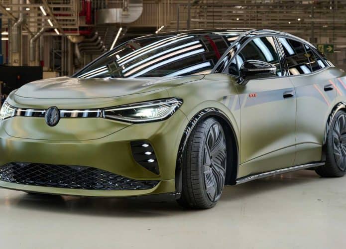 Volkswagen apresenta versão esportiva do ID.5 com skate elétrico e pintura de Lamborghini