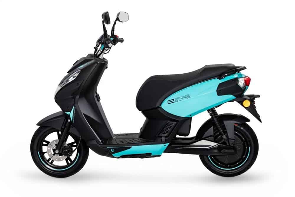 Scooter elétrica com bateria removível é apresentada pela Peugeot