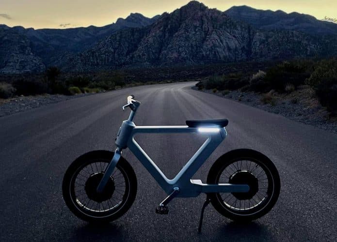 Bicicleta elétrica inteligente que anda sozinha é apresentada nos EUA