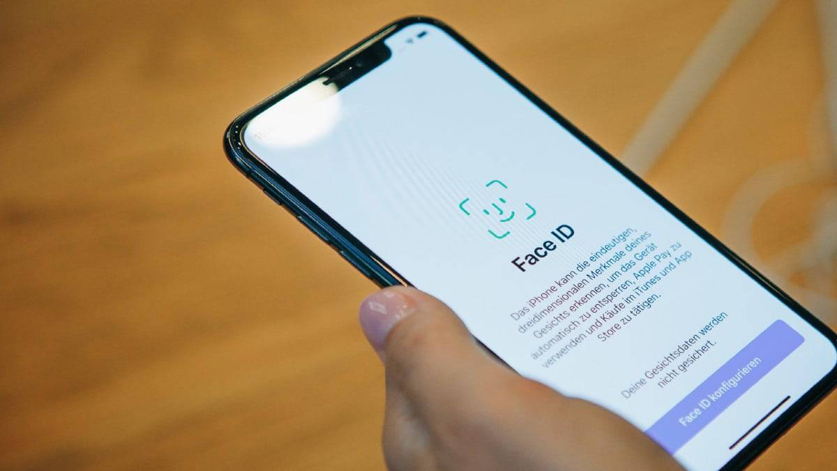 iPhone representando a troca do touch ID pelo Face ID.