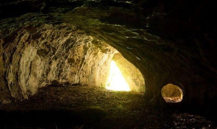 ferramentas-em-caverna-polonia