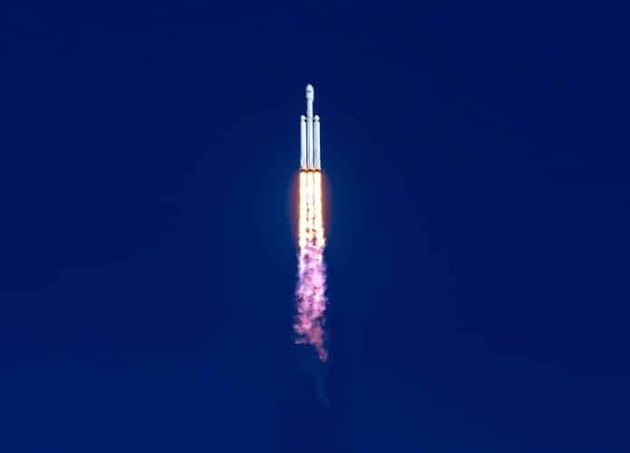 lancamento-falcon-heavy-695x500