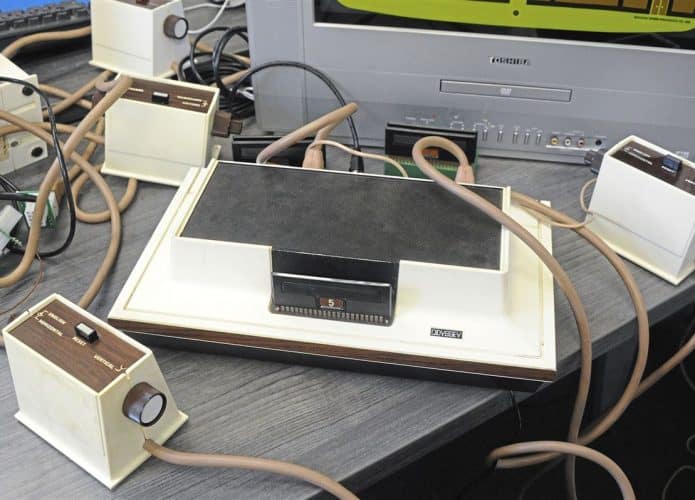 magnavox-odyssey-primeiro-console-da-historia-50-anos-1972-695x500