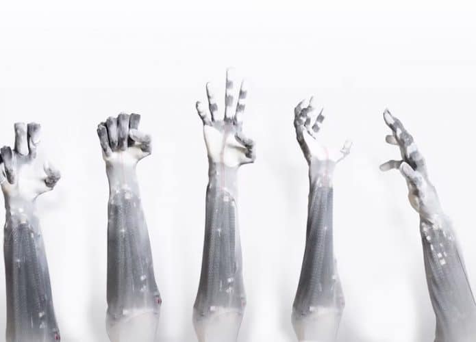 mao-robotica-androide-movimento-realista-695x500