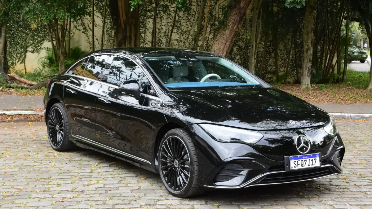 Sedã elétrico de luxo é lançado com a maior autonomia do Brasil por R$ 709 mil