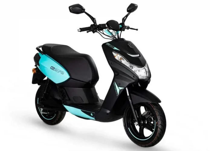 Scooter elétrica com bateria removível é apresentada pela Peugeot