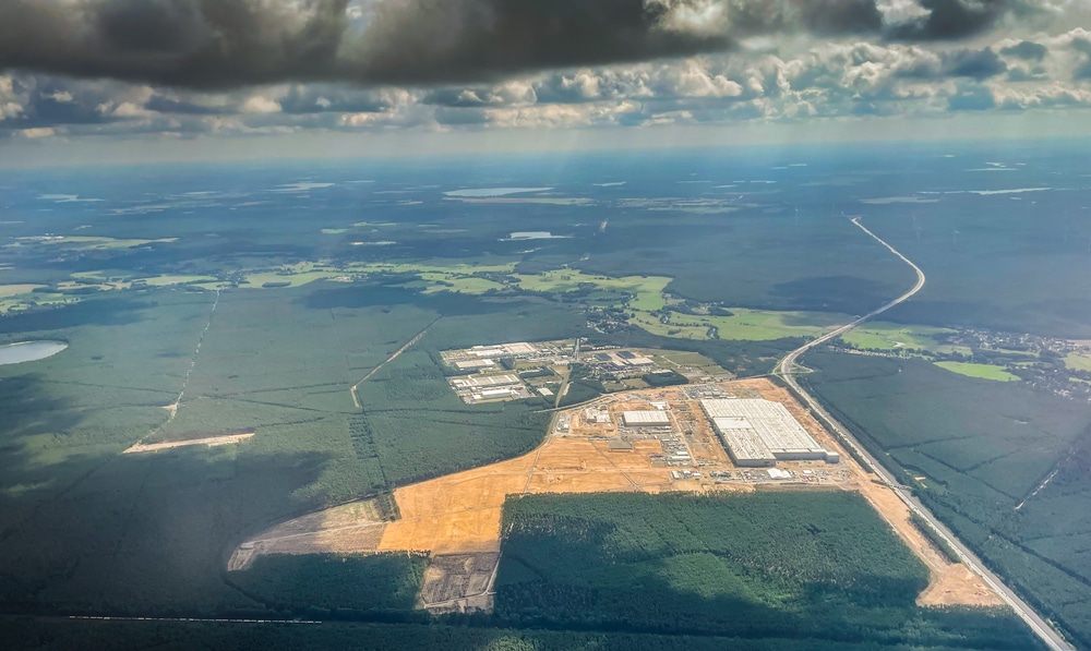 Vista aérea da Tesla Gigafactory em Berlim, Alemanha.