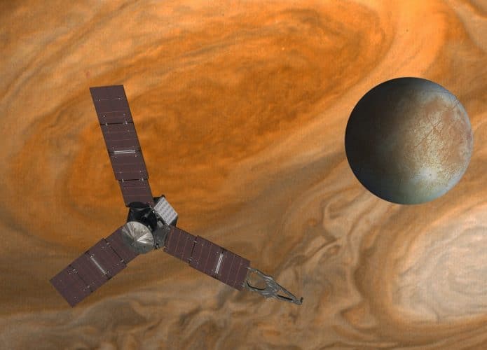 Ilustração artística mostra sonda Juno, da NASA, em um voo próximo à lua Europa, de Júpiter