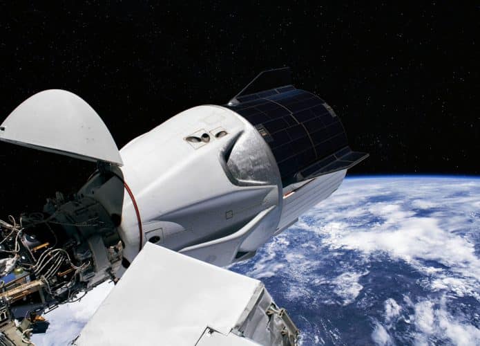 spacex-crew-dragon-iss-695x500