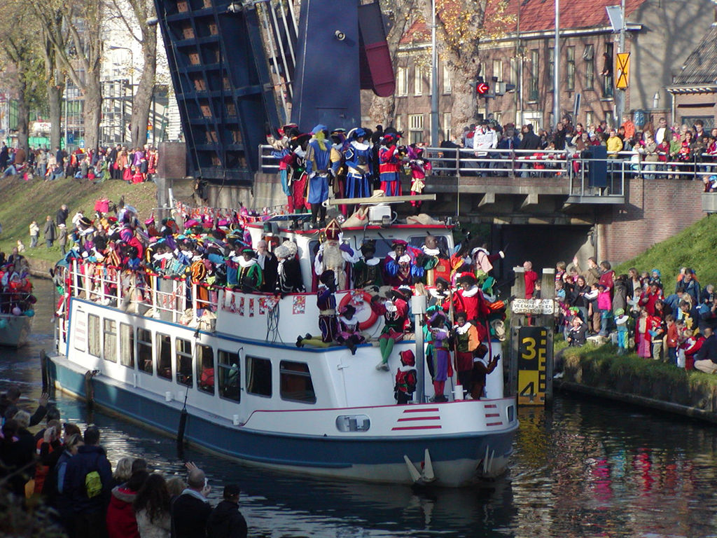 1024px-Sint-intocht-boot.jpg