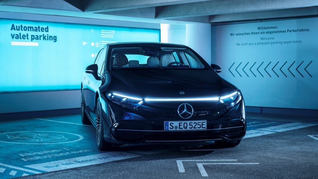 Sistema de estacionamento autônomo da Mercedes é aprovado para uso comercial