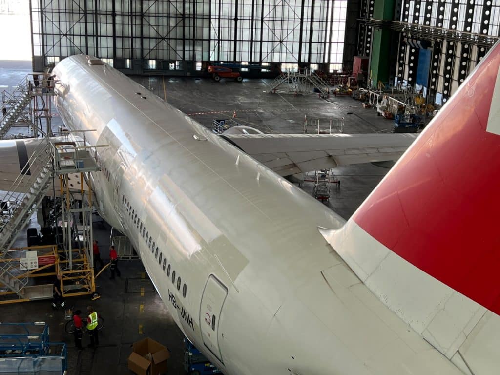 Um Boeing 777 operado pela SWISS decolou pela primeira vez em um voo de passageiros usando uma película criada pela BASF em parceria com a Lufthansa Technink.