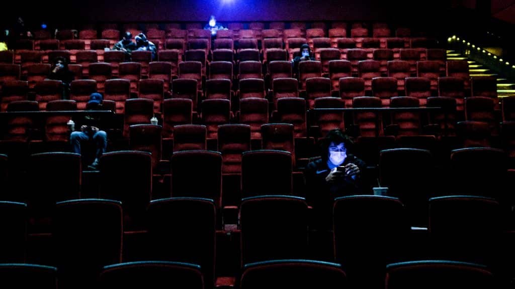 Parceria entre Zoom e cinemas AMC vai levar reuniões para salas de cinema