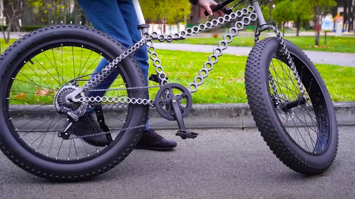 Youtuber monta bicicleta com 147 porcas e sem parafusos