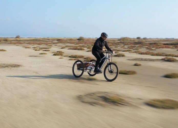 Bicicleta de três rodas com kit elétrico promete superar qualquer terreno