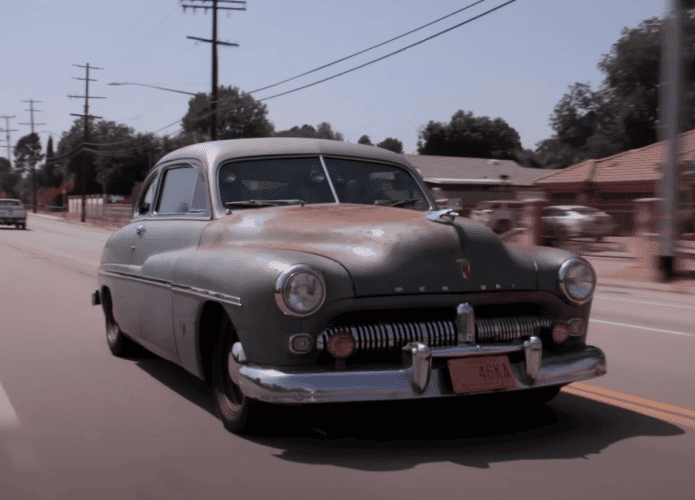 Carro antigo com motores elétricos da Tesla