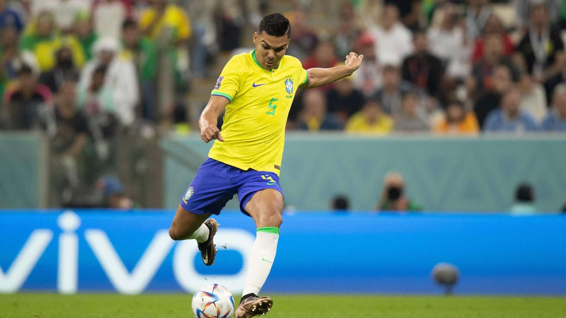 casemiro-arrisca-chute-no-brasil-x-servia-pela-copa-do-mundo-1669570743267_v2_1920x1279-1920x1080