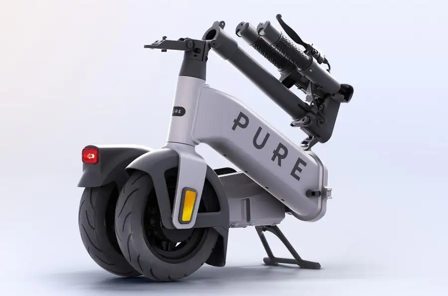 O Pure Advance Flex é o patinete dobrável da marca. 