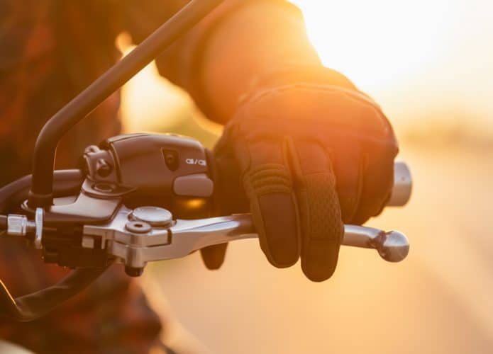 Motos elétricas estreiam no Brasil em 2023
