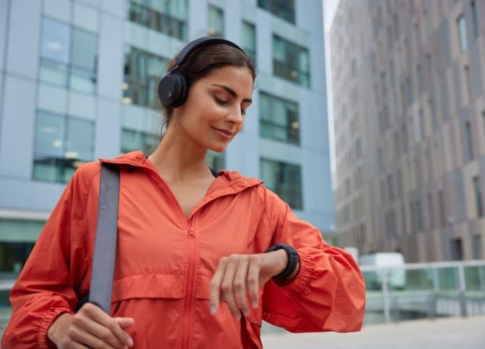 Algumas empresas oferecem smartwatch com tamanho menor, ideal para o público feminino
