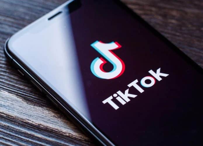 tiktok-holocausto-videos-educadores-695x500