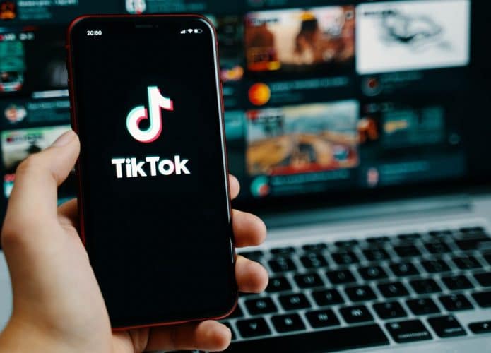 tiktok-shutterstock-televisao-tendencia-jargoes-episodio-filler-tiktokers-695x500