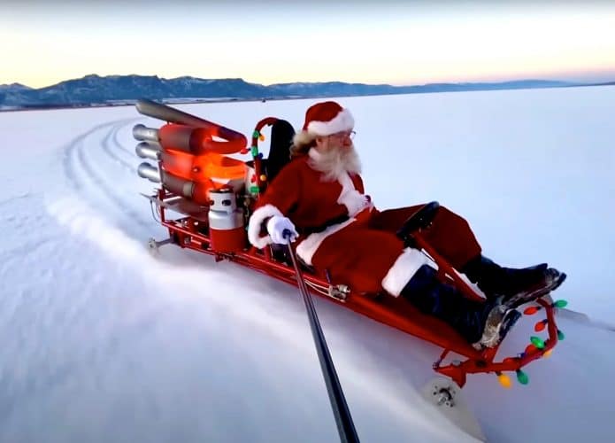 Trenó do Papai Noel ganha versão a jato