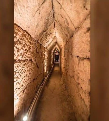 tunel-artefatos-egito