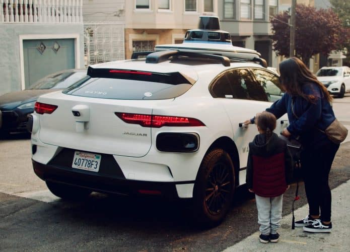 Um dos táxis autônomos da Waymo