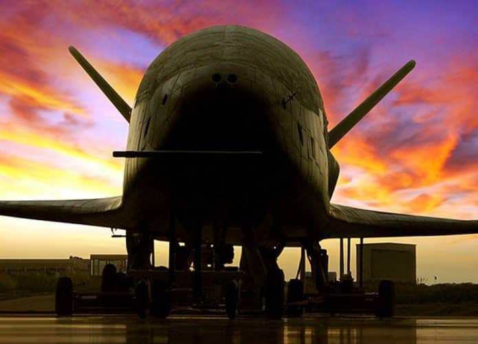 Avião espacial robótico dos EUA bate novo recorde: 900 dias em órbita