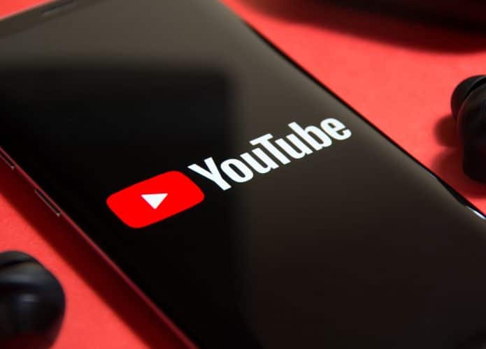 youtube-shutterstock-programa-de-certificacao-profissionais-saude-medicina-695x500