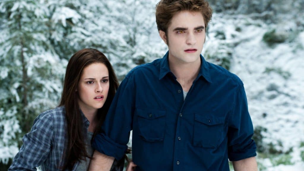 Edward protegendo a Bella em Eclipse, terceiro filme da saga Crepúsculo