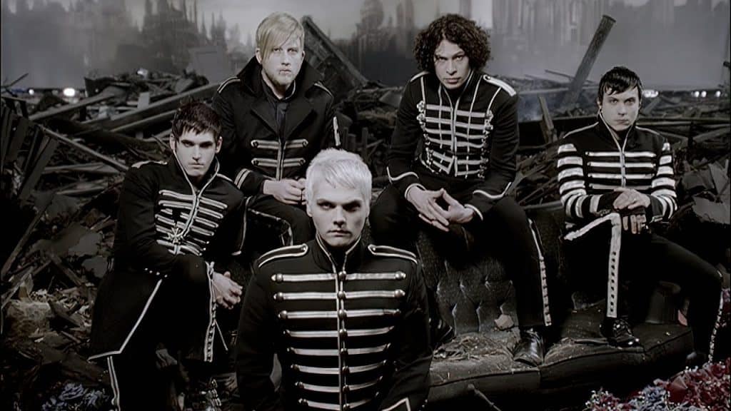 Membros da banda My Chemical Romance no clipe de Welcome to the Black Parade