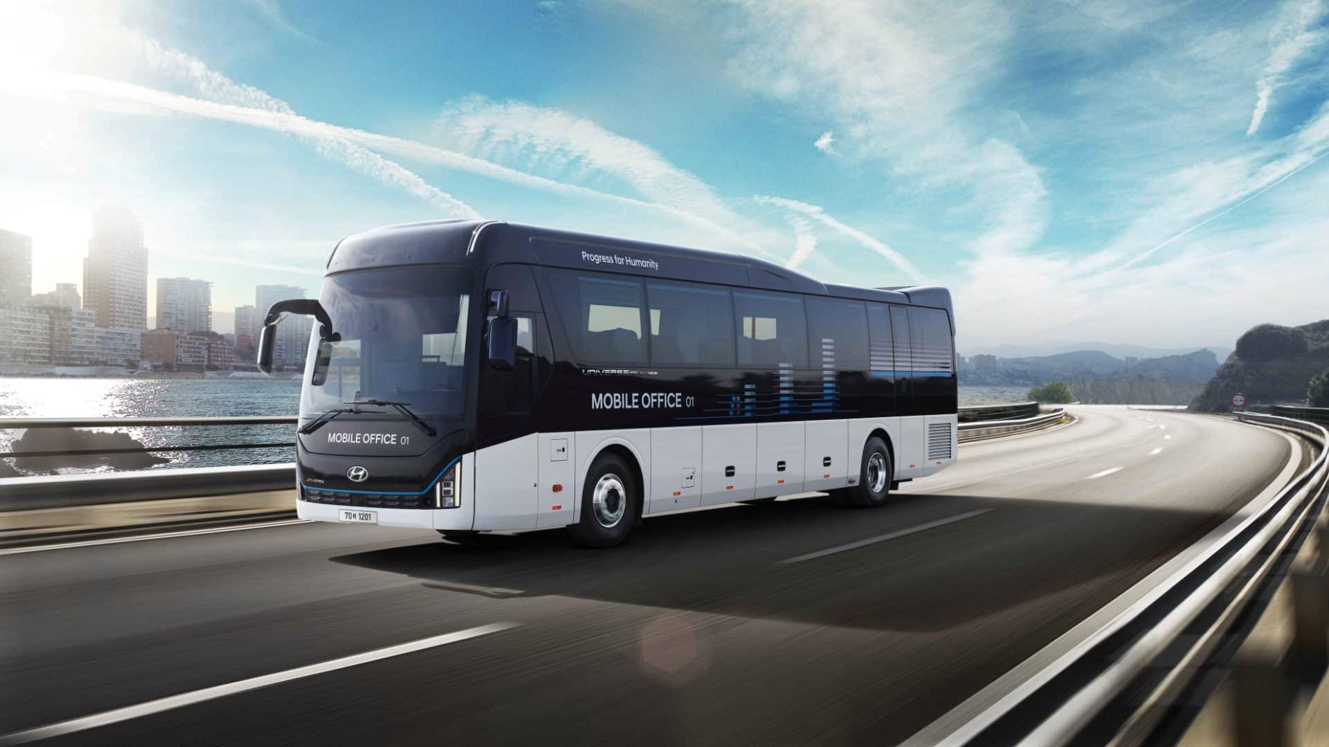 O Universe Mobile Office é uma versão personalizada do ônibus de luxo Universe da Hyundai.