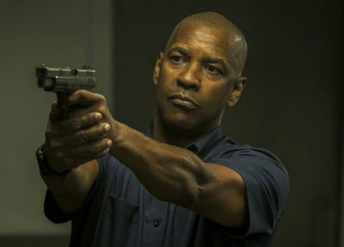 Denzel Washington apontando arma