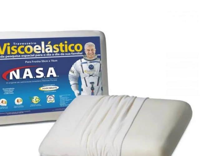 Marcos Pontes estampa embalagem de travesseiro do tipo Nasa