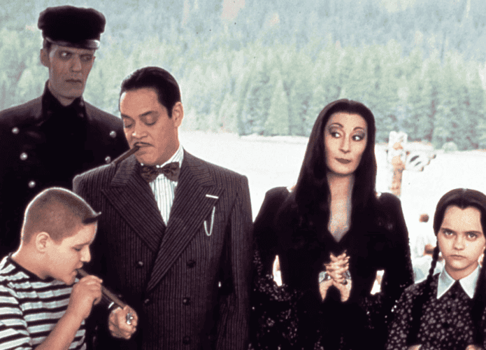 Cena da adaptação cinematográfica de A Família Addams (1991)