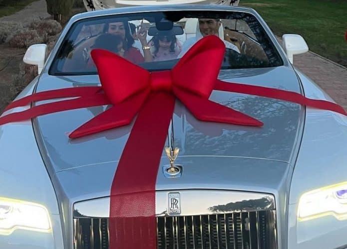 Cristiano Ronaldo ganha Rolls-Royce de quase R$ 5 milhões de Natal