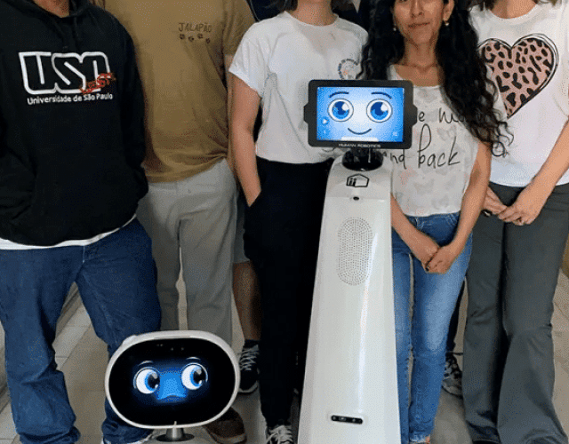 Equipe Robôs idosos USP