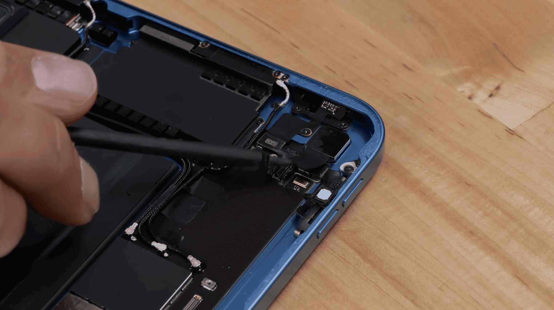 iPad de 10ª geração (Imagem: reprodução/iFixit)