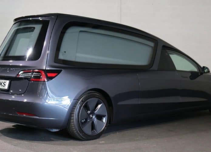 Tesla Model 3 transformado em rabecão é “lindo de morrer”