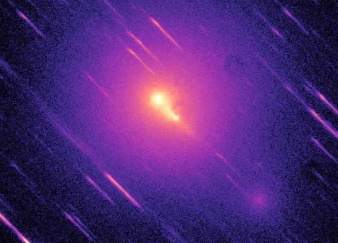 96P/Machholz 1 fotografado pela GALEX da NASA (Credito: NASA Image Collection/Alamy Stock Photo)