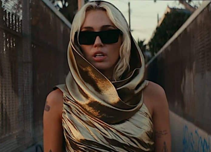 Miley-Cyrus-Flowers-e1673635864255-695x500